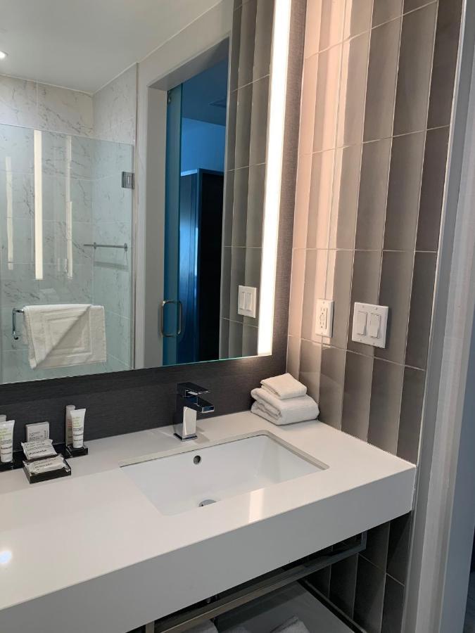 Отель Marriott New York Jfk Airport Экстерьер фото