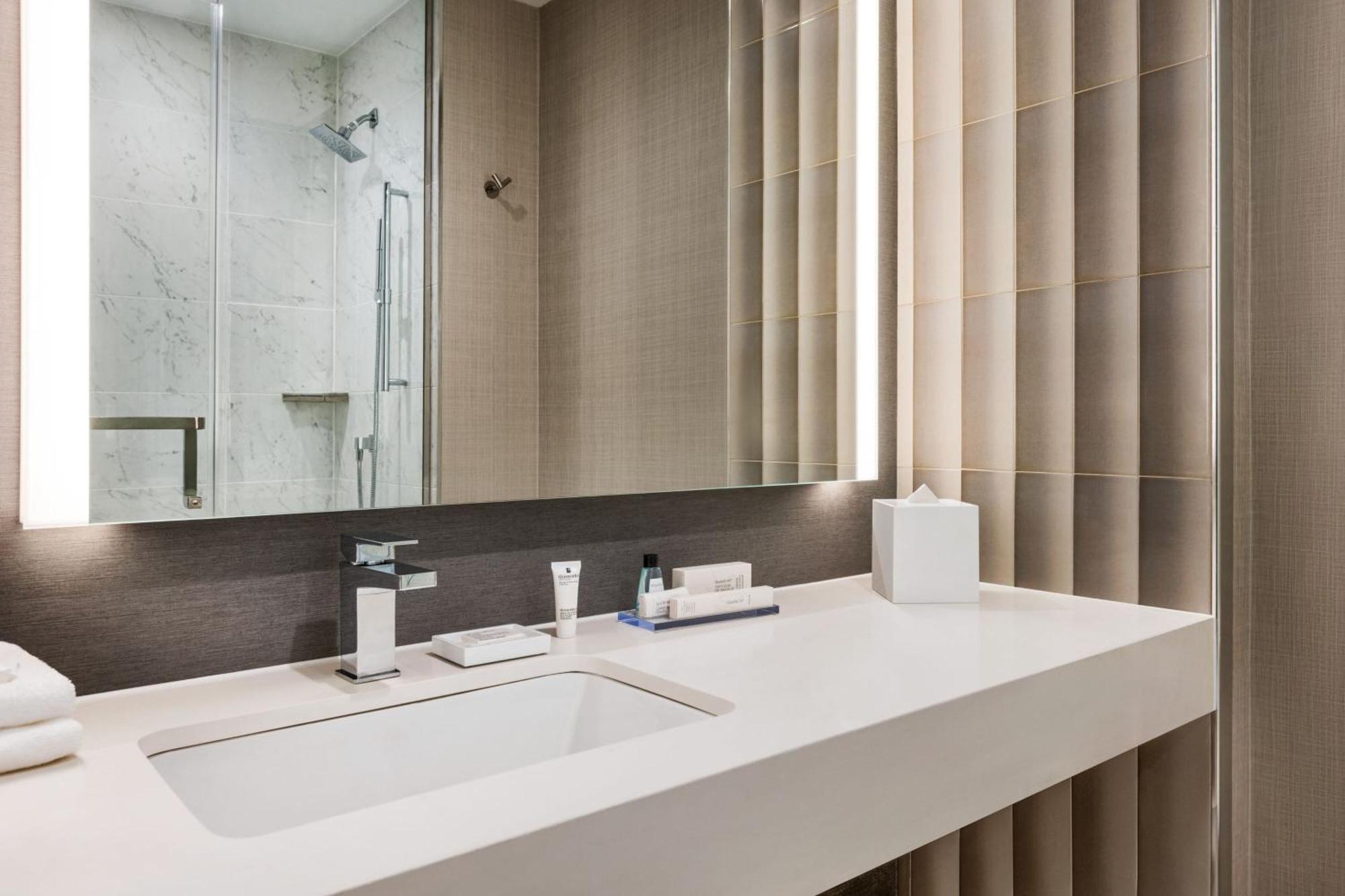 Отель Marriott New York Jfk Airport Экстерьер фото