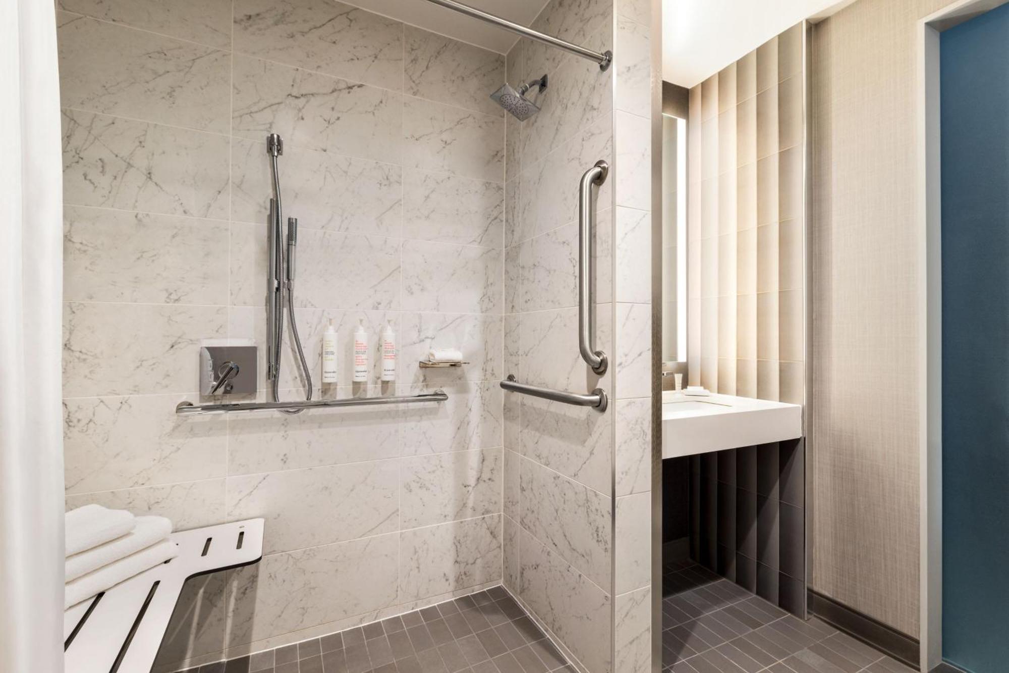 Отель Marriott New York Jfk Airport Экстерьер фото